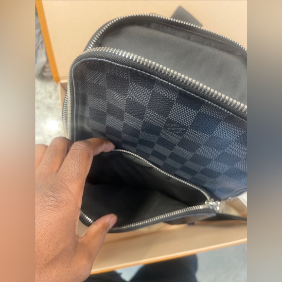 Louis Vuitton AVENUE SLING BAG - Picture 4 of 5